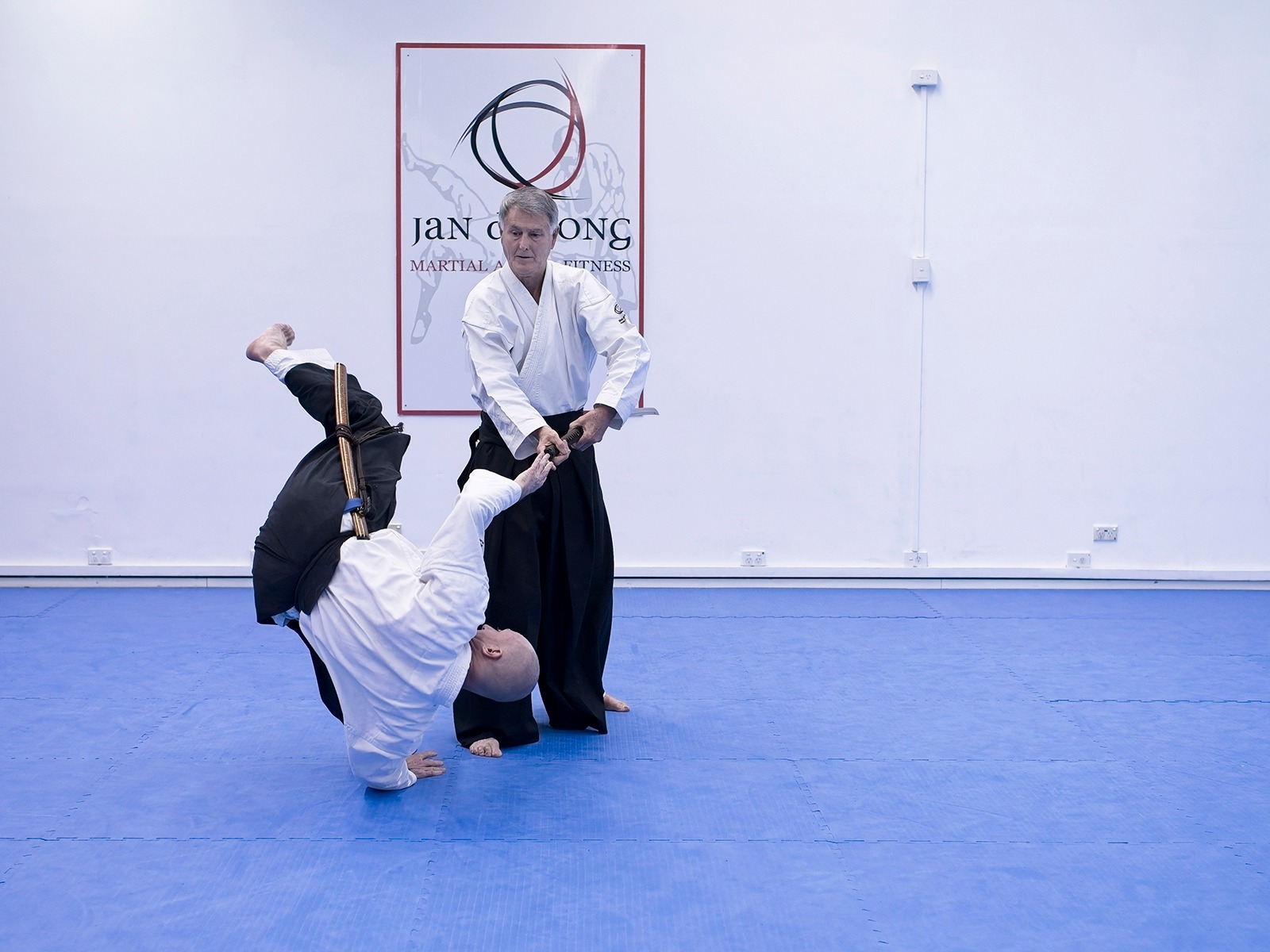 Sword disarmament technique with roll and breakfall