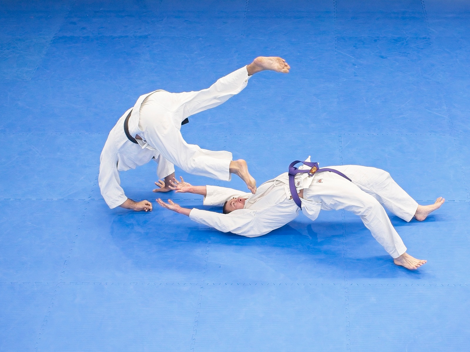 Demonstration of tomoe nage sacrifice throw technique